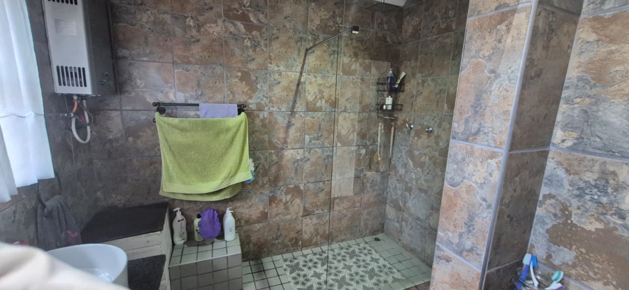 5 Bedroom Property for Sale in Greenfields Eastern Cape